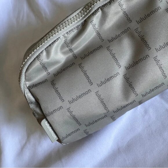 Lululemon Everywhere Belt Bag - Wordmark Grid Raw Linen - Picture 1 of 8